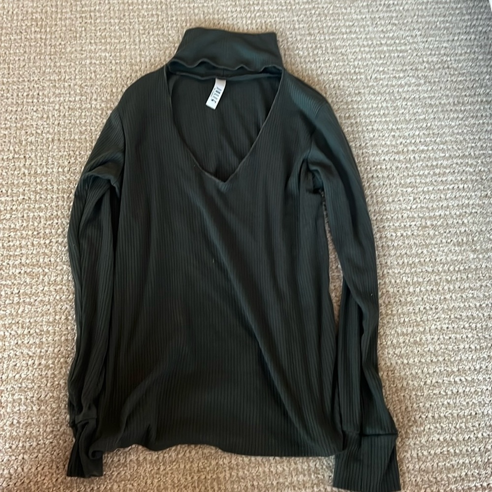 Jolie olive green v neck cut out turtleneck sweater